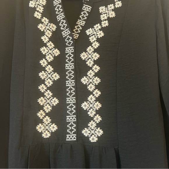 I.N. Studio Black Embroidered Women's Top - Picture 7 of 7